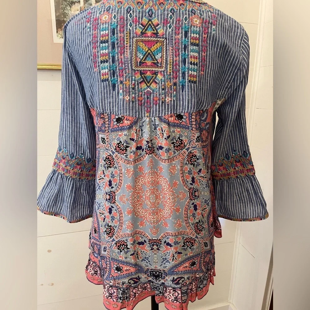 John.Mark V-neck, pullover, top size small embroidered front back and sleeves - Picture 4 of 11